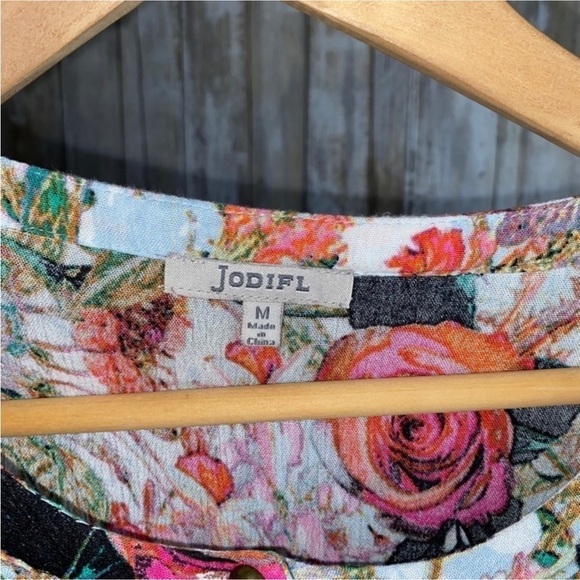 Jodifl Floral Open Neck Tunic - Picture 6 of 6